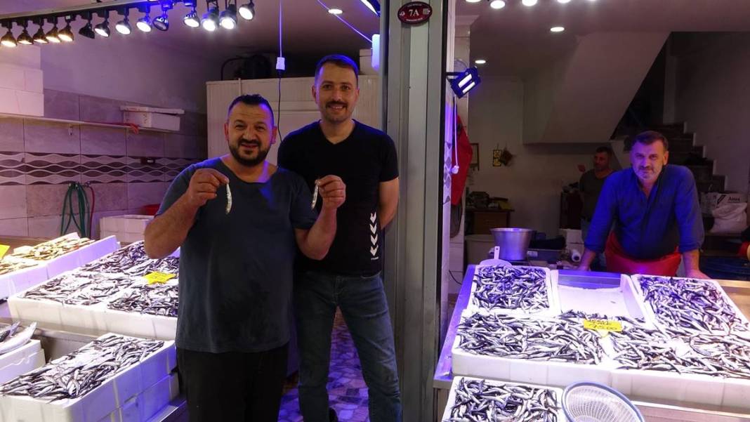 Tezgahların en ucuzu hamsi bile alev alev cep yakıyor! Bir günde yüzde 75 zamlandı, çarşıya giden vatandaş eli boş döndü 8